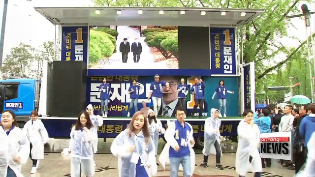 Liberal candidate Moon Jae-in kicks off campaign in conservative territory