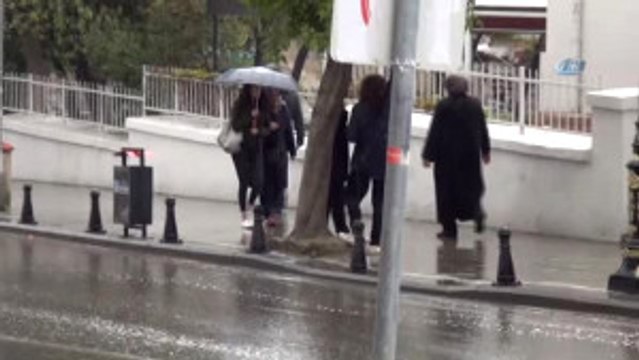 Aniden Bastıran Yağmur Vatandaşlara Zor Anlar Yaşattı