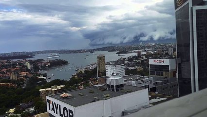 ¡Espectacular nube 'tsunami' en Sidney!