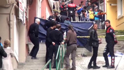 Boşandığı Hemşire Eşini Vuran Zanlı, Sokak Ortasında İntihar Etti