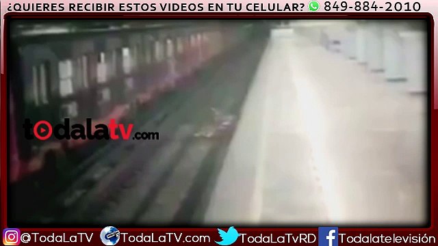 Mujer lanza a su hijo a las vías del metro-Video