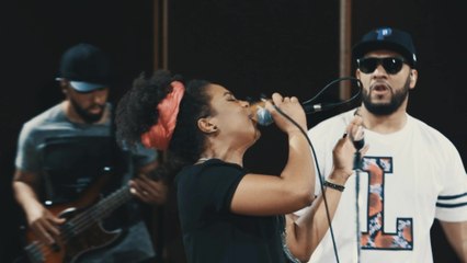 Sarah Oliveira - Deus Está No Controle