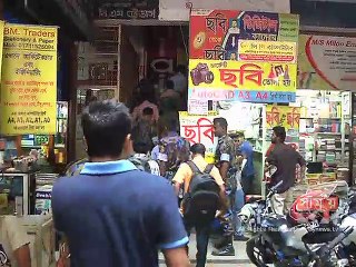 রাজধানীতে অবৈধ ব্যানার, পোস্টার উচ্ছেদে অভিযান