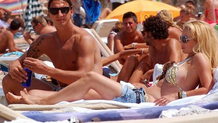 10 Footballer Hottest Wifes & Girlfriends -2017 [ Messi, Neymar, Ozil...etc ] -