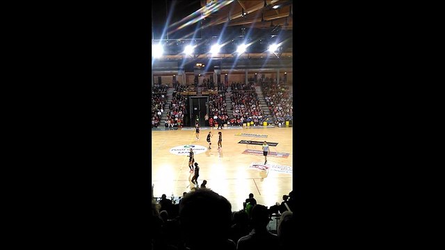 Début du match Celles sur belle contre Issy paris salle l'Acclameur