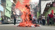 Maduro, Capriles y Trump, quemados como “Judas” en Venezuela