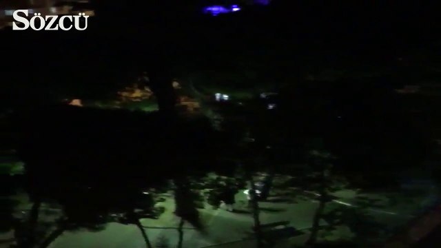 İzmir'de vatandaşlar ses çıkararak referandum sonuçlarını protesto ediyor