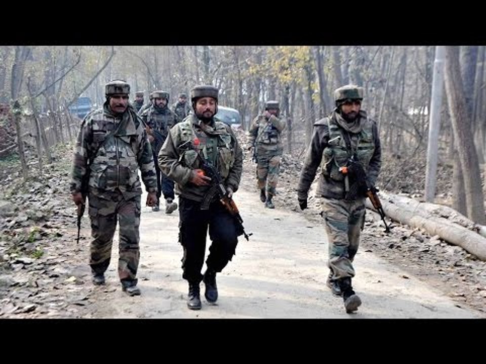 CRPF jawans injured in grenade attack by militants in J&K | Oneindia News