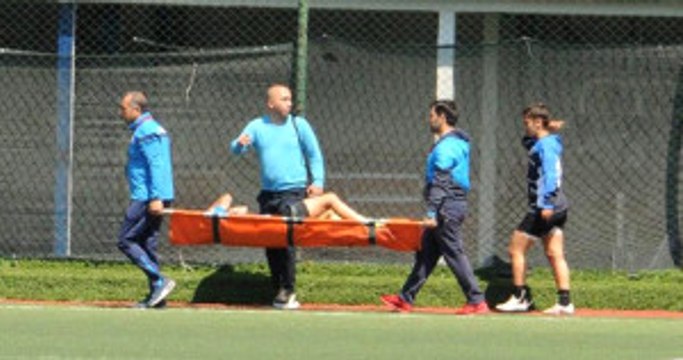 Halı Sahada Oynanan Maçta Kadın Futbolcunun Kaval Kemiği Kırıldı