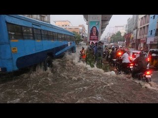 Hyderabad reels under flood after heavy rainfall | Oneindia News