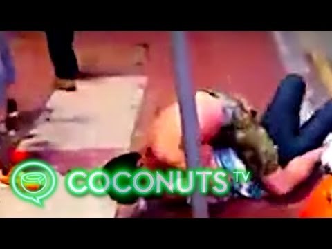 Chinese man fights Japanese tourist for cutting Hong Kong taxi line | Coconuts TV