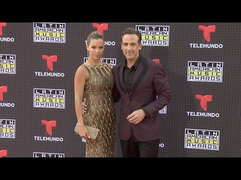 Carlos Ponce & Ximena Duque // Latin American Music Awards 2015 Red Carpet Fashion