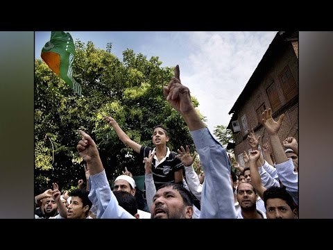 Kashmir Unrest : Massive protest after 15 year boy died due to pellet injury | Oneindia News
