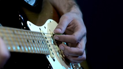 Tuna Kiremitçi & Gülay - Varsın Bu Dünyada