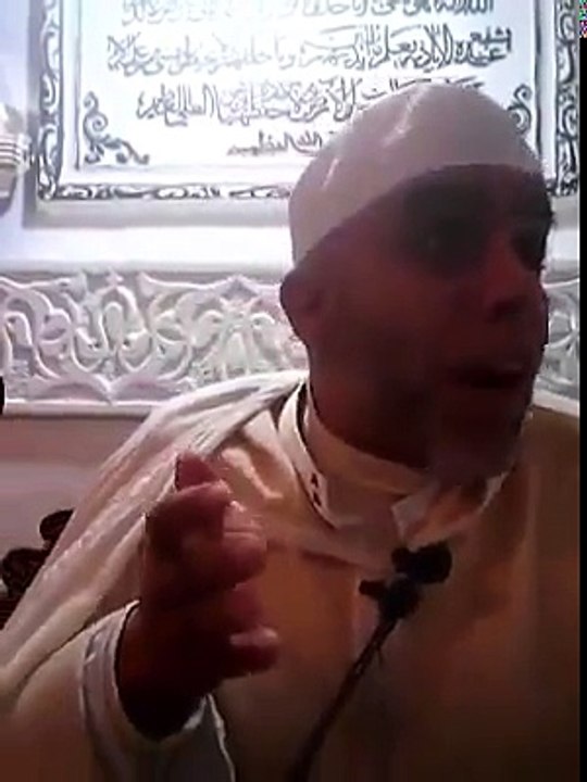 إمام جريئ يعري الواقع الذي يعيشه جل الأئمة و الخطباء مع بعض أفراد جماعاتهم . مقطع جد رائع يستحق المشاهدة و المشاركة .