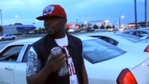 Arresnking Arizona Iced Tea in parking lot-6O5cezw