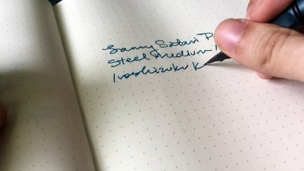 Trên tay bút máy Lamy Safari Petrol chính hãng