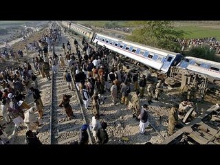 Pakistan train collision leaves 6 people dead 150 injured |Oneindia News