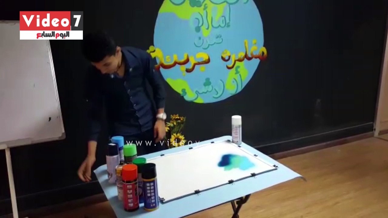 حنا عيسى طالب ثانوى يملك كوكتيل مواهب فى الرسم والنحت واللعب بالألوان