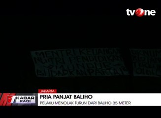 Pria di Grogol Panjat Baliho Setinggi 35 Meter