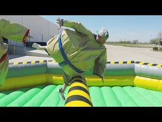 Giant Sumo Battle - Dude Perfect