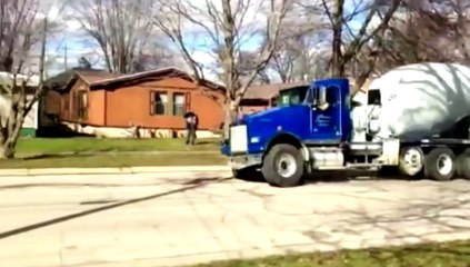 ¡Niño de once años roba camión y huye a 113 kmh!