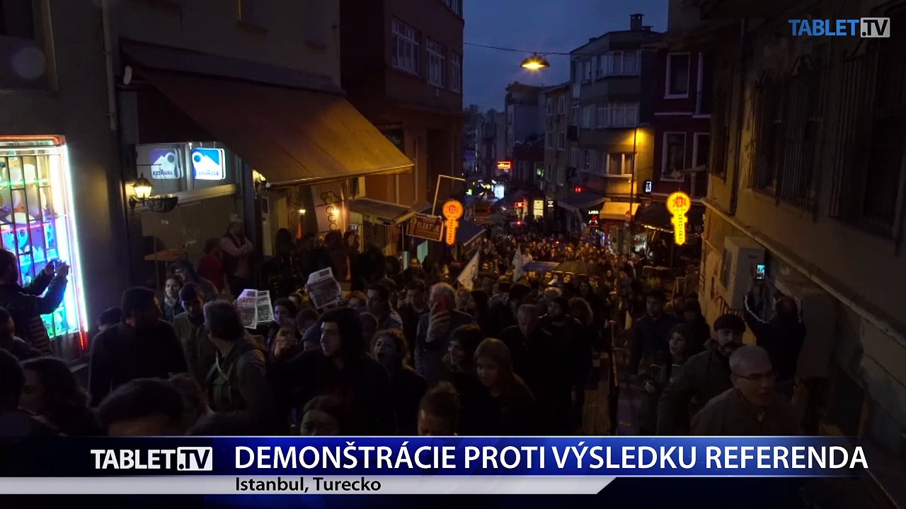 V tureckých veľkomestách vyšli do ulíc odporcovia ústavných zmien