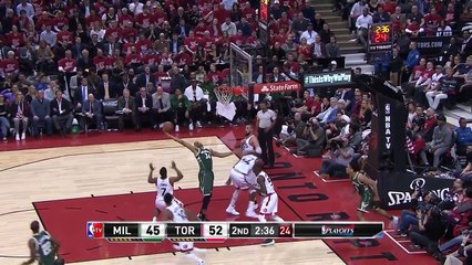 Giannis Antetokounmpo and DeMar DeRozan Duel it out in Toronto! - April 18, 2017