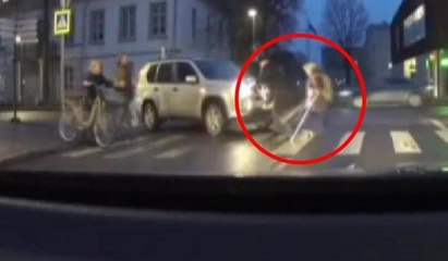 Şaşkın sürücü yardım edeyim derken yaşlı kadını öldüyordu