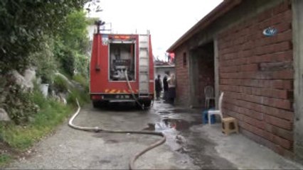 Alevler Arasında Uyandı, 5 Metreden Aşağıya Atladı