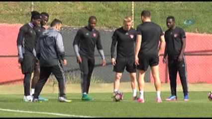 Muhammed Fatau: "Savaşırsak ve İyi Şekilde Hazırlanırsak Hiçbir Şey İçin Geç Değil"