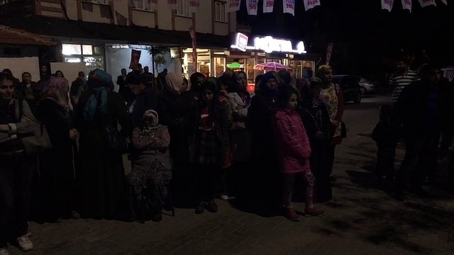 AK Parti Manisa Milletvekili Uğur Aydemir Seyit Ahmet Mahallesi Hanpaşa mevkiinde halkla seslendi