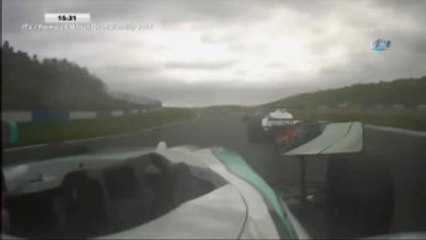İngiltere'de Formula 4 Yarışında Korkutan Kaza