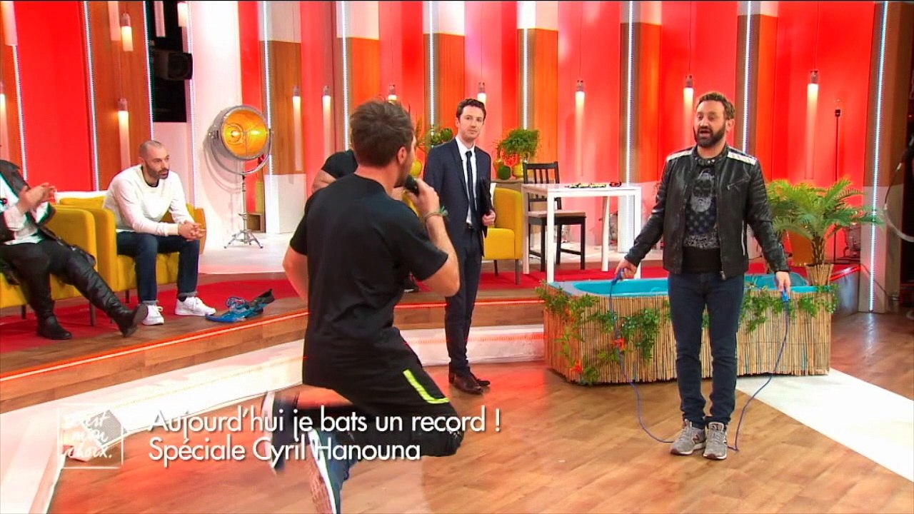 EXCLU AVANT-PREMIERE: Découvrez les 1ères images de la venue de Cyril Hanouna sur le plateau de "C'est mon choix" demain sur Chérie 25 - Regardez