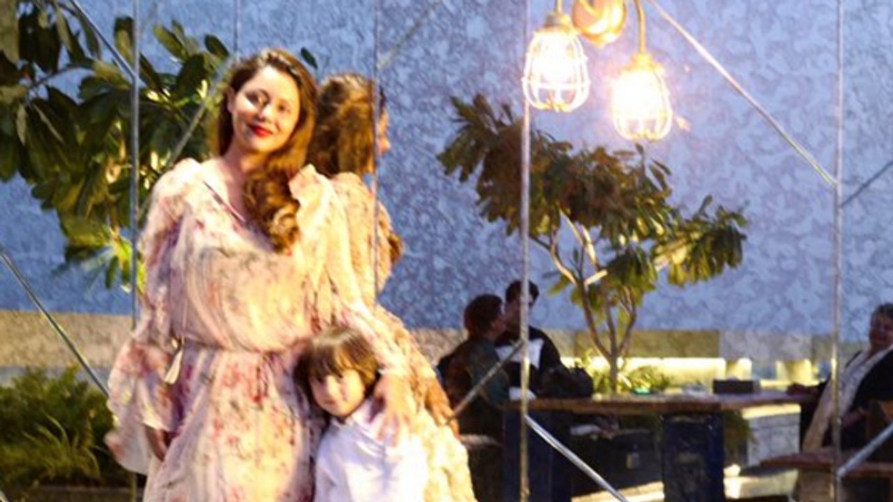 AbRam Poses Cutely With Mom Gauri
