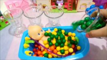 LEARN COLOURBath Time in Chocolate Marbles ♥ Toys World Video-MlUJw3N_GgM