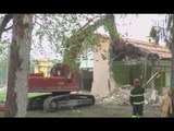 Pieve Torina (MC) - Terremoto, demolizione scuola dell'infanzia (18.04.17)