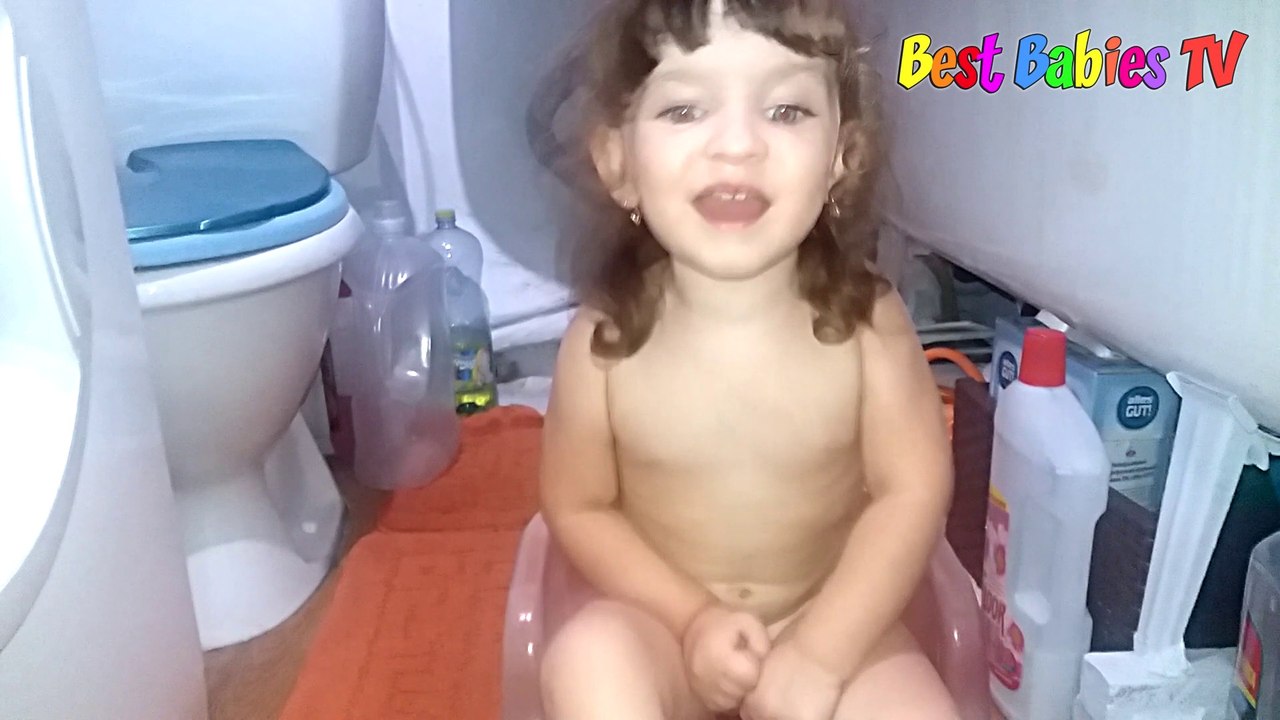 Cute and funny baby girl screams bath - Funny video with a little girl – Видео Dailymotion