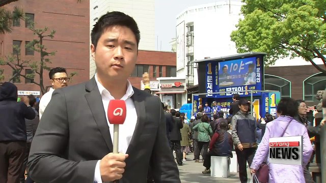 Moon campaigns in Jeju and Jeolla-do Province, urging change of gov't