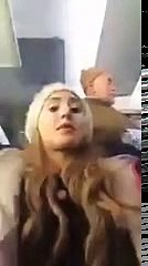 Çaktırmadan Yanındaki Kızın Telefonunu Kesen Adam