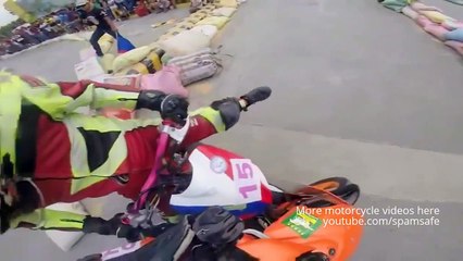 Cette course de scooters fini en bagarre générale