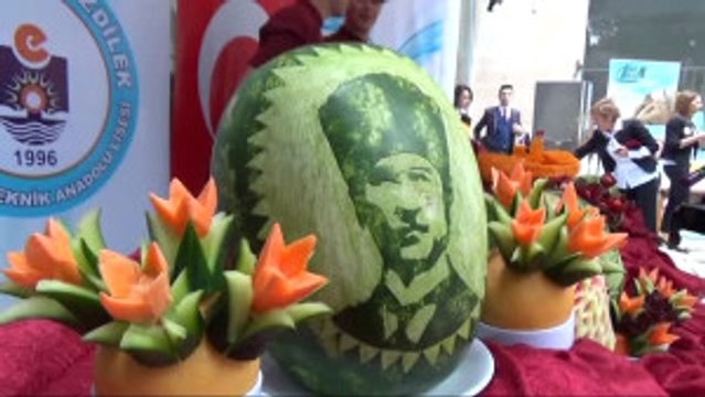 Öğrenciler Yiyecek İşleme Sanatındaki Hünerlerini Sergiledi