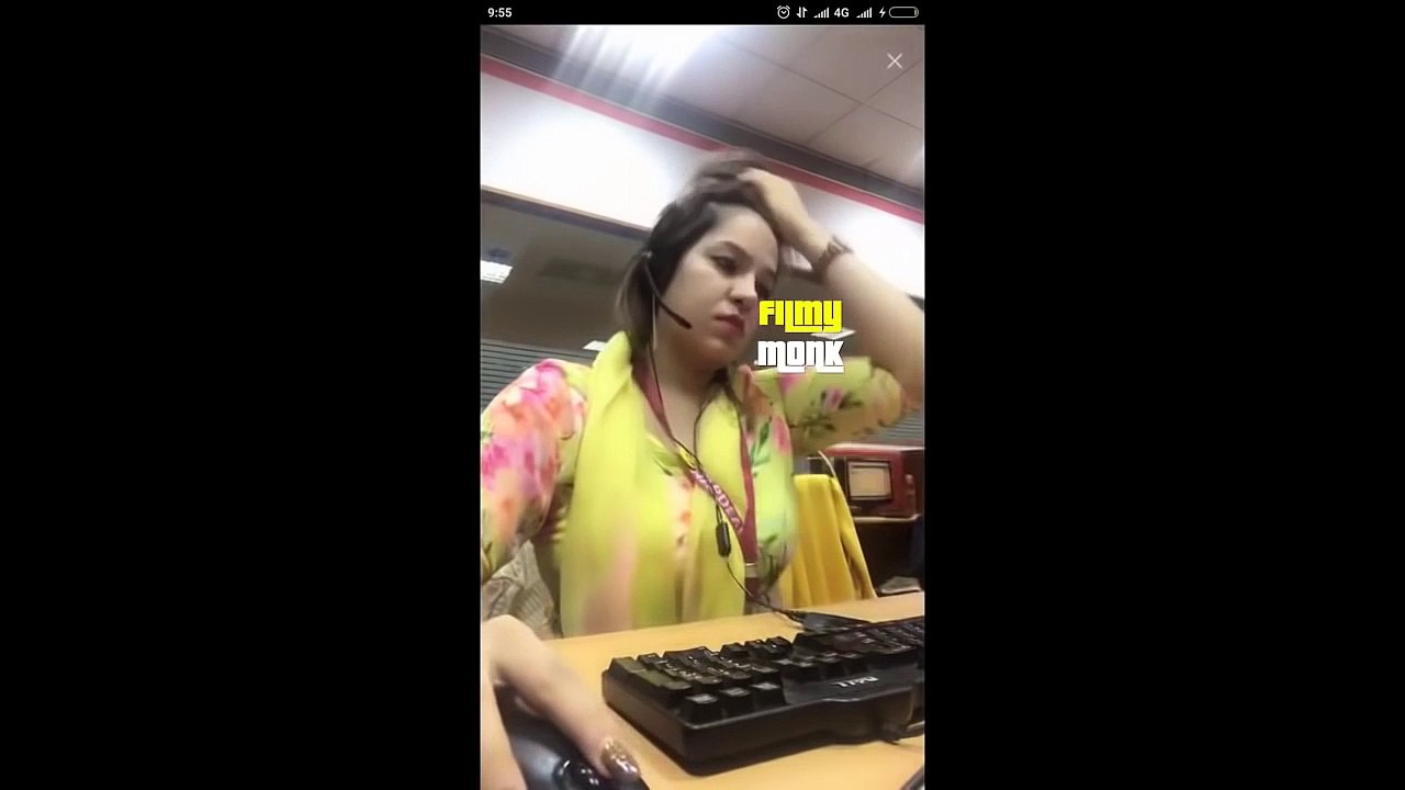 Real Behavior Of Call Center Girl During A Call...