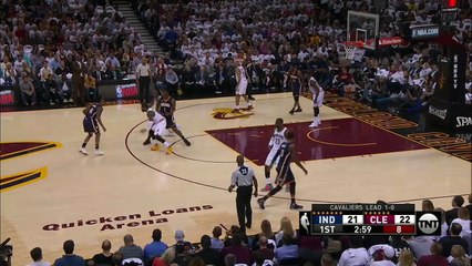 Larry Bird complètement déprimé après un dunk de LeBron James