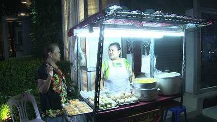 Bangkok to ban street food stalls in clean-up campaign