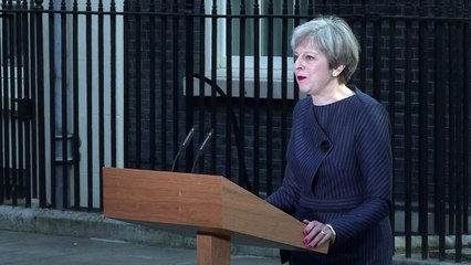 Primeira-ministra britânica pede eleições antecipadas