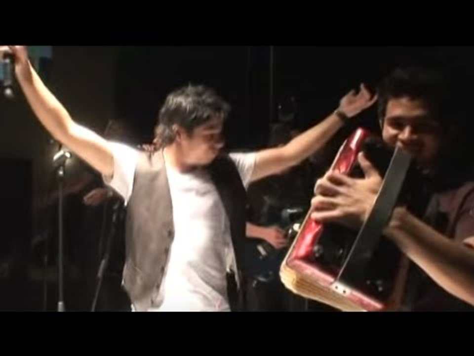 El Lobo - Daniel Calderón y Los Gigantes (En Vivo) ®