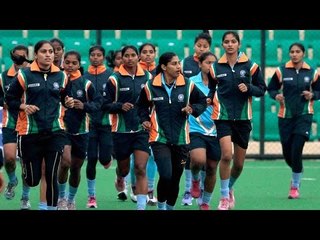 Indian women hockey team returning from Rio made to sit on train floor | Oneindia News