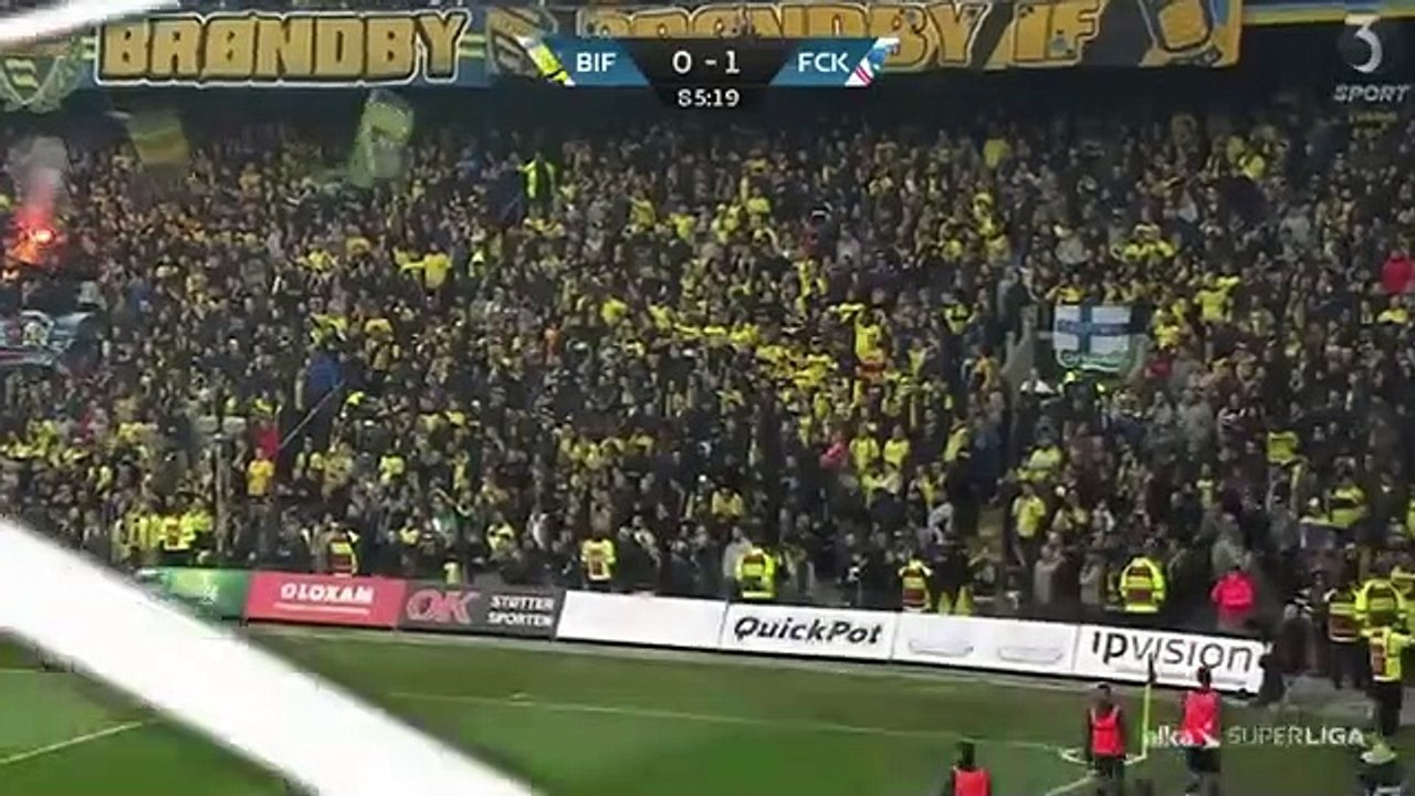 Les supporteurs de Brondby jettent des rats morts sur les joueurs de Copenhague