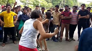 Delhi Girls Dancing in Market on Punjabi Song -